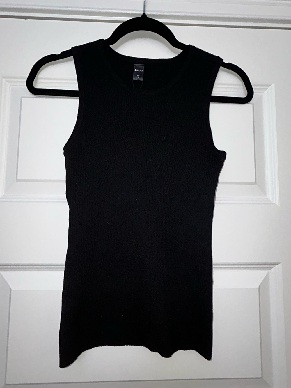 RUBZOOF Sleeveless Fitted Tank Top Shirt